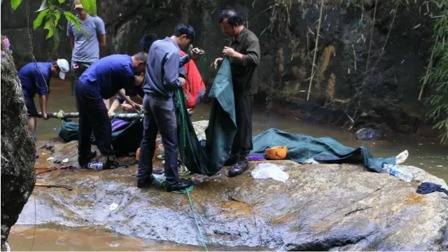 Các đơn vị cứu hộ đưa tìm kiếm ba thi thể du khách Anh