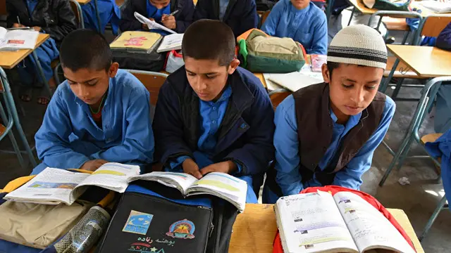 تر دې وړاندې ويل کېدل چې د پکتيا په ۳۵۰ ښوونځيو کې يوسل او اتیا زره زده کوونکو زده کړه کوله چې نژدې پنځوس زره يې نجونې ښودل شوې وې.
