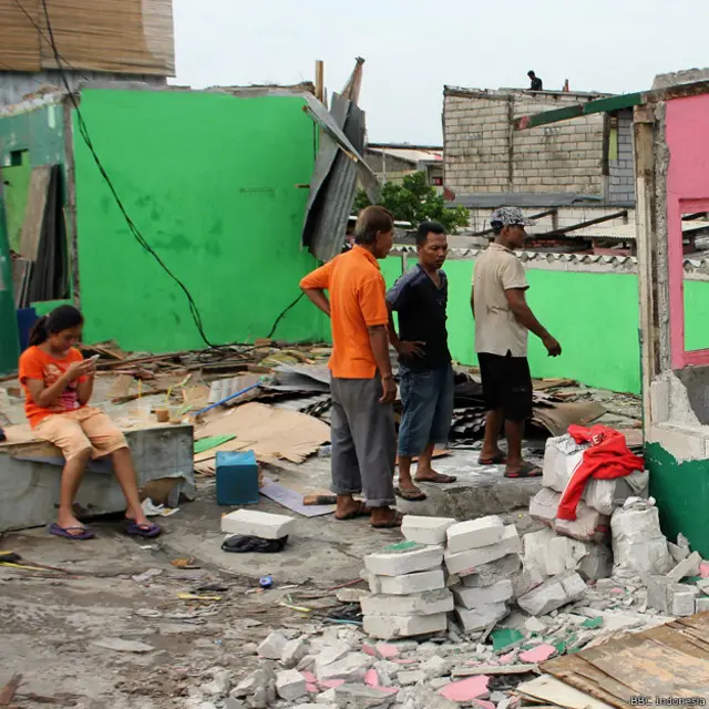 Setelah menutupnya, pemerintah DKI akan menyulap kawasan hiburan malam itu menjadi kawasan hijau. 