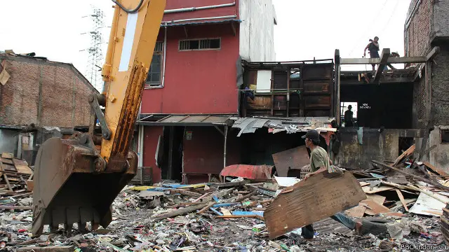 Sebagian besar warga tetap Kalijodo memilih tawaran pindah, tetapi sebagian kecil berencana untuk melayangkan gugatan ke Pemerintah DKI Jakarta. 