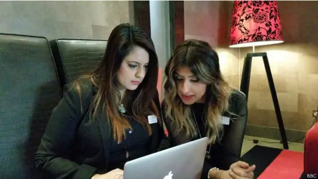 अपने दफ़्तर में सरनजीत कंडोला