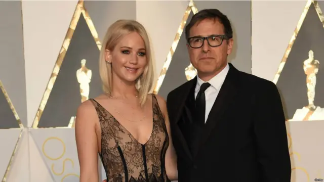 اداکارہ جنیفر لارنس اور ڈیوڈ او رسل بھی وہاں نظر آئے۔