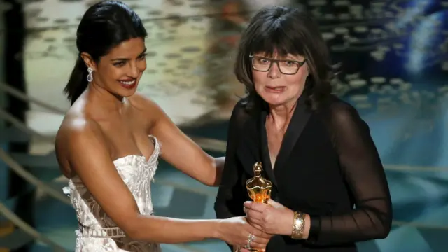 بھارتی اداکارہ پرینکا چوپڑہ بھی اس مرتبہ آسکرز پیش کرنے والے مہمانوں میں شامل تھیں