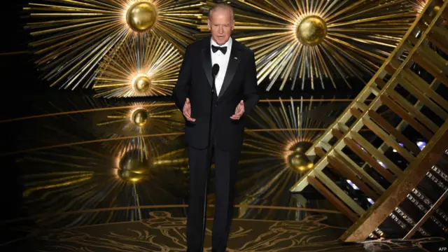 Леді Гагу на сцені представляв віце-президент США Джо Байден, який також підтримав кампанію проти насильства.