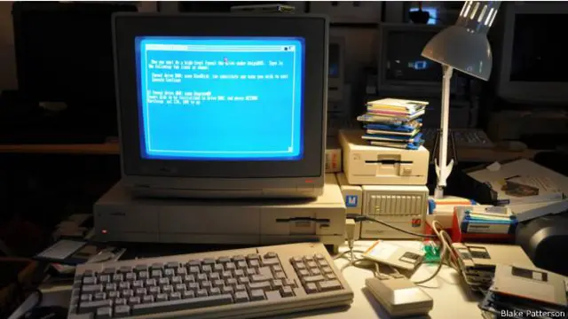 टिम बर्नेट ली ने संगीत समारोह की जानकारी साझा करने के लिए एक वेबसाइट बनाने का फ़ैसला किया.