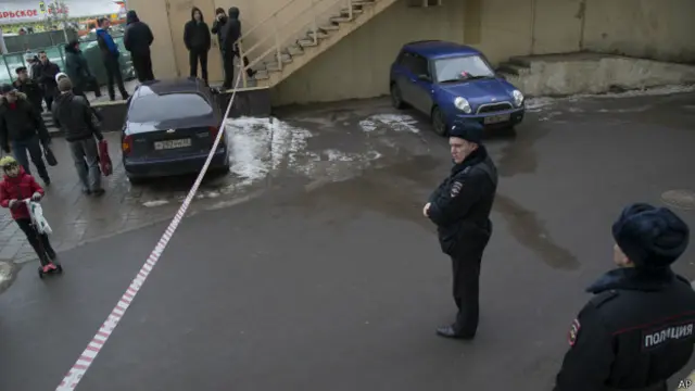 Cảnh sát đứng gác ở hiện trường