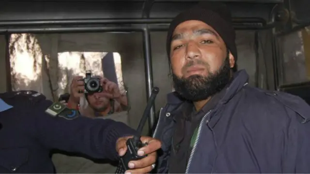 Mumtaz Qadri ကို အစ္စလာမ္မစ် အုပ်စု တချို့က သူရဲကောင်းအဖြစ် ချီးမြှောက်ခဲ့ကြ။