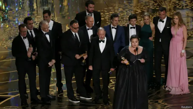 《驚爆焦點》製作人和演員上台領獎