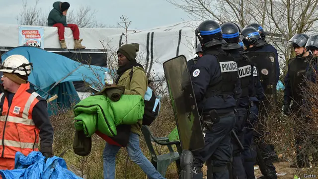 Снос лагеря "Джунгли" в Кале