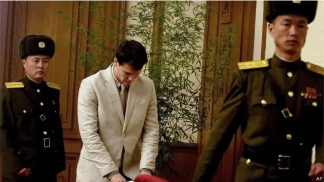 Warmbier đã xuất hiện tại một buổi họp báo ở Bình Nhưỡng để 'thú tội'