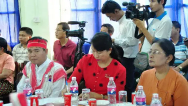  ဖက်ဒရယ်ပြည်ထောင်စု ဖြစ်လာဖို့ ဖွဲ့စည်းပုံ အခြေခံ ဥပဒေကို ပြင်ဆင်ဖို့ လိုအပ်ကြောင်း ဆွေးနွေး