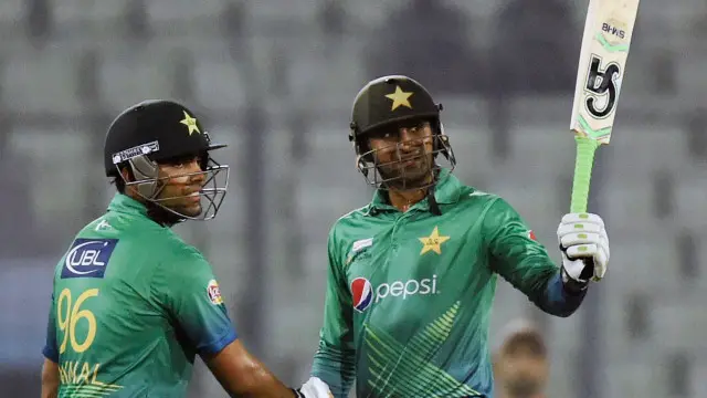 شعیب ملک کا کہنا ہے کہ وہ شاہد آفریدی کی اتنی ہی عزت کرتے ہیں جتنی انھوں نے انضمام الحق، وسیم اکرم اور وقاریونس کی ہے