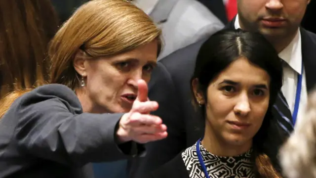 Samantha Power (izq.) con Nadia Murad