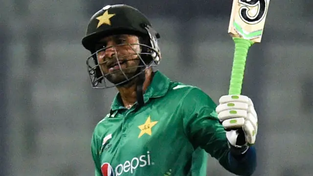 عمراکمل اور شعیب ملک کی نصف سنچریوں اور چوتھی وکٹ کے لیے 114 رنز کی ناقابل شکست شراکت نے پاکستانی ٹیم کو دو پوائنٹس دلا دیے