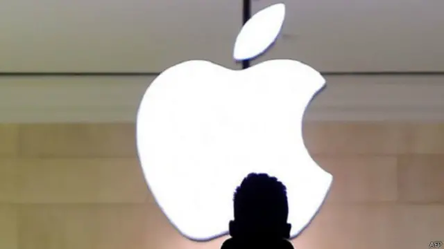 ایف بی آئی کا کہنا ہے کہ انکرپشن سمارٹ فون کو ’وارنٹ پروف‘ بنا سکتی ہے