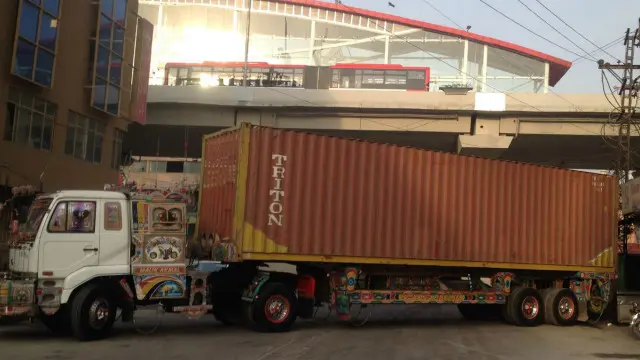 راولپنڈی کی اہم شاہراہوں کو کنٹینر لگا کر بند کر دیا گیا ہے