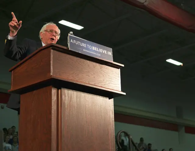 Берни Сандерс выступает в Массачусетсе