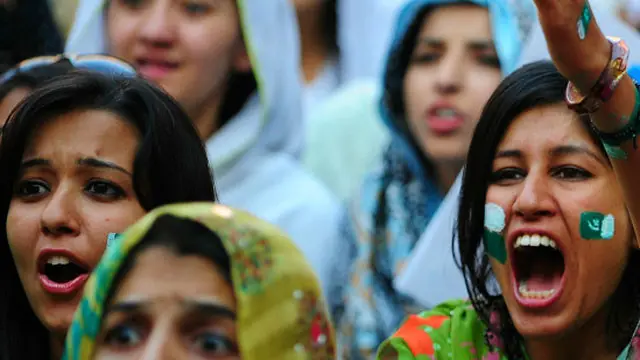 سابق فوجیوں کی تنظیم کے سربراہ وجے سنگھ منکوٹیا نے کہا ہے کہ پاکستانی مداح کے نعروں سے جذبات مجروح ہوں گے