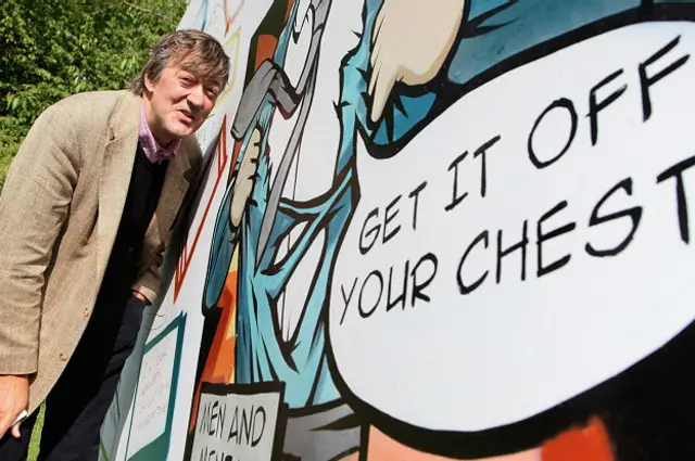 Писатель Стивен Фрай поддерживает несколько британских благотворительных организаций, работающих с психическими расстройствами