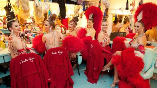 Hoy en día, "las bailarinas son más sanas, trabajan más duro y son menos infames", concluyó Bee. Foto: Sandie Bertrand / Moulin Rouge