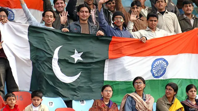 میچ شروع ہونے سے قبل امیتابھ بچن بھارتی جبکہ شفقت امانت علی پاکستان کا قومی ترانہ گائیں گے