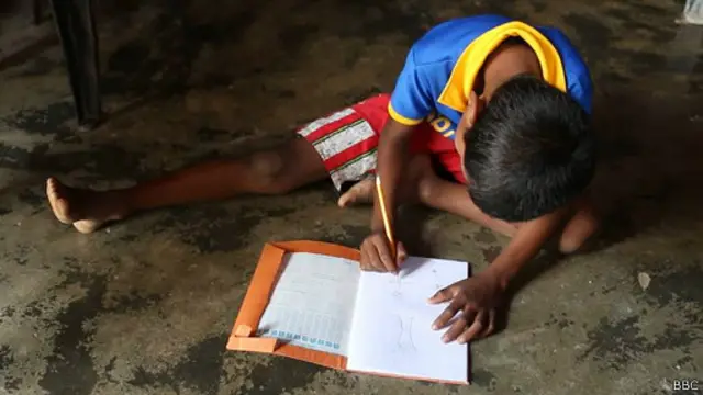 දරුවාගේ පියා කලකට පෙර මිය ගොස් ඇති අතර සිය සැමියා එච්අයිවී ආසාදිතයකු බවට රාවයක් පැතිර ගොස් ඇති බවයි දරුවාගේ මව සංදේශයට කියා සිටියේ