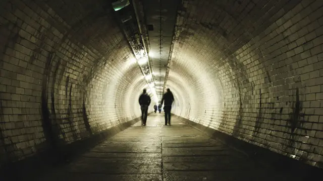 Сторонники метода заявляют, что с его помощью можно распознать, знает ли подозреваемый о преступлении напрямую или же только слышал о нем от других