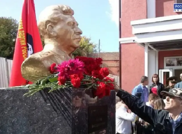 Komünist Parti, Penza ilinde Stalin merkezi açarak 2016'yı 'Stalin Yılı' ilan etmişti.
