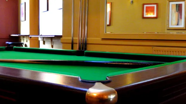 Бильярдный стол