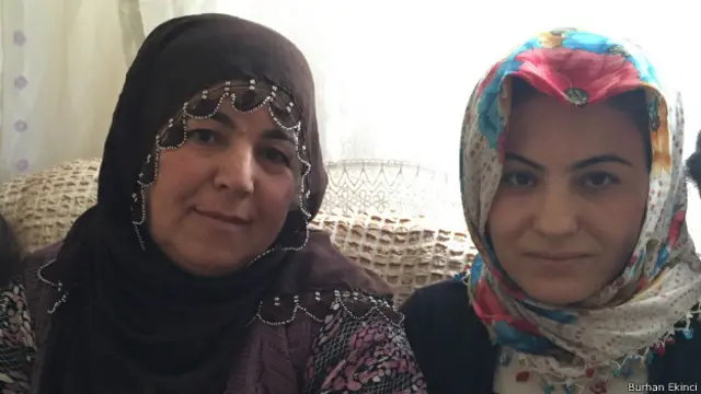 Evde beş aile birlikte yaşıyor