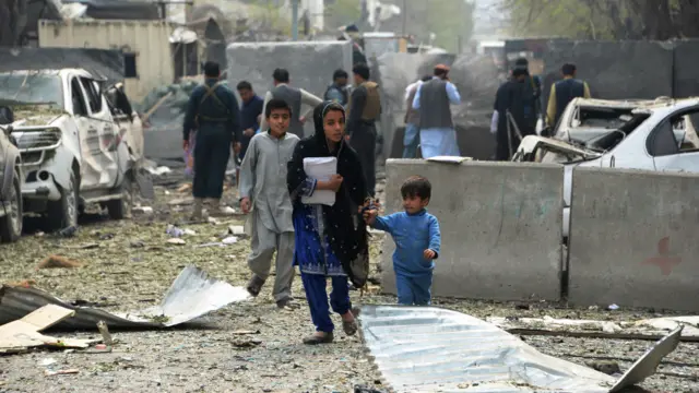 جلال آباد میں شدت پسندوں کی کارروائیوں کے باوجود معمول کی زندگی رواں دواں رہتی ہے۔