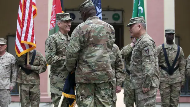 آقای نیکلسون گفته که شمار نیروهای داعش در افغانستان از سه هزار به نصف کاهش یافته است 