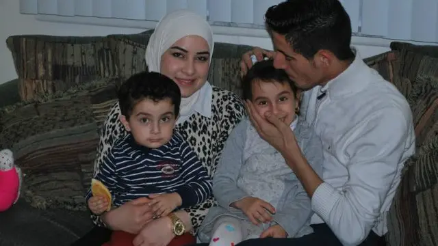 نضال وزوجته رائدة، وطفلاهما ليال وتيم