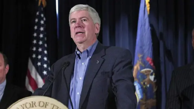 دعا الحاكم ريك سنايدر لتعليق توطين اللاجئين السوريين في ميتشيغان، لحين البت في المخاوف الأمنية
