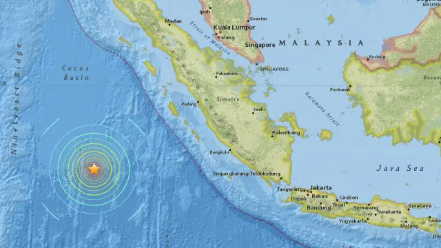 Gempa bumi dilaporkan BMKG pada pukul 19.49 WIB.