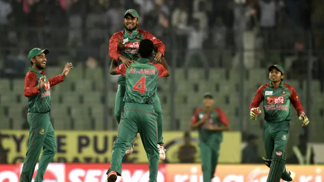 پاکستان کے خلاف ایشیا کپ کے اہم میچ میں بنگلہ دیش کے بولرز عمدہ بولنگ کا مظاہرہ کیا اور پاور پلے میں تین وکٹیں حاصل کیں