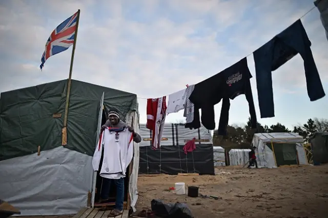 Düşərgədəki miqrantların çoxu Britaniyaya gəlmək istəyir