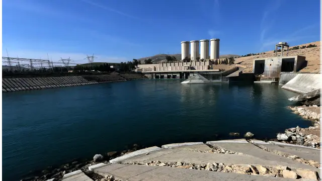 يعاني سد الموصل من عيوب هيكلية منذ تشييده في الثمانينات وإذا انهار فستغرق المياه وادي نهر دجلة المكتظ بالسكان