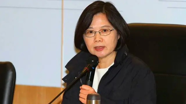 民进党在2日举办中执会，会中蔡英文接受党内人士劝进，决定在5月20日就任后继续兼任党主席。