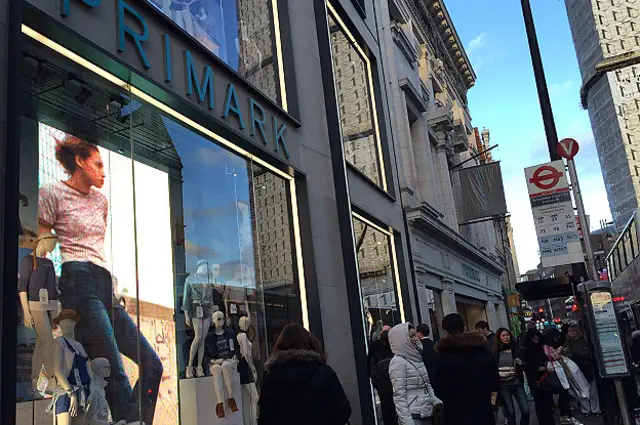 Ortega alquila sus propiedades, a veces a sus competidores, como Primark. 