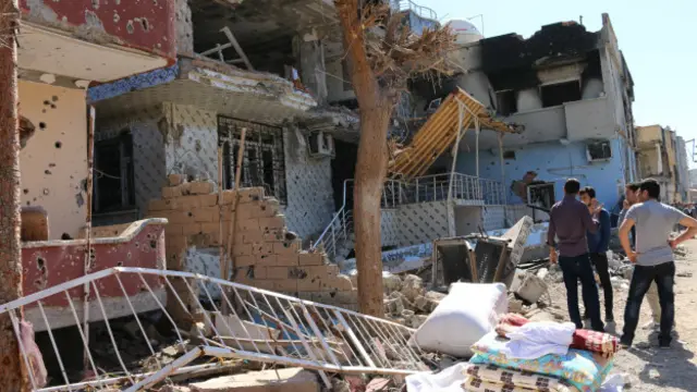 Cizre'de birçok kişi, bazı yakınlarının nerede olduğundan haber alamadığını söylüyor. 