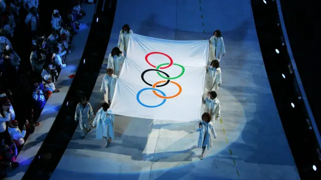 2006年都灵冬奥会上的奥林匹克会旗