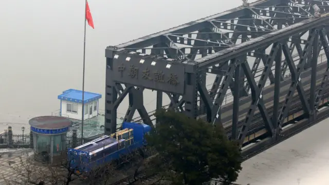 丹東中朝友誼橋是從中國進出朝鮮的重要通道。 