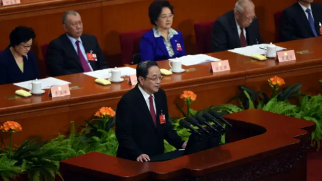 俞正聲在政協會議開幕式上發佈工作報告