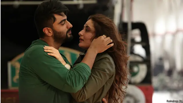 اس فلم میں کرینہ کپور کمانے والی اور ان کے شوہر ارجن کپور نے گھریلو شوہر کا کردار ادا کیا ہے