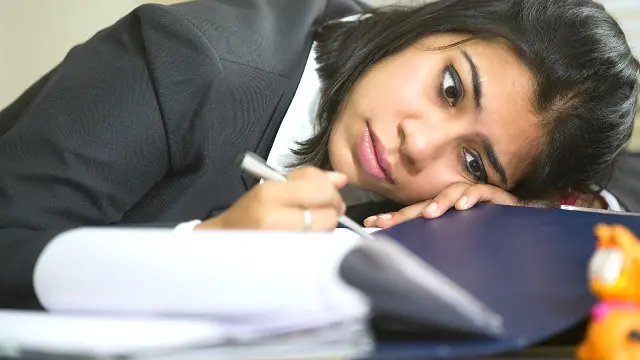 Una mujer alicaída