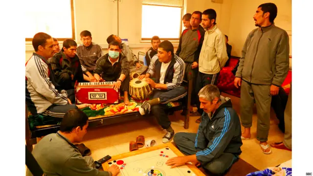 په دې مرکز کې د ساتېرۍ لپاره هم اسانتیاوې شته، هغه هم ددې لپاره چې د روږدو کسانو له ذهنونو د نشه يي توکو هوا ووځي. 