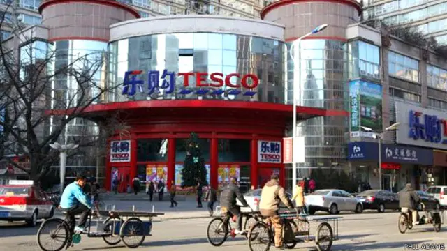 Frontera sorprendente. Una sucursal de la cadena británica de supermercados Tesco en Dandong, el nucleo comercial de las relaciones entre China y Corea del Norte.