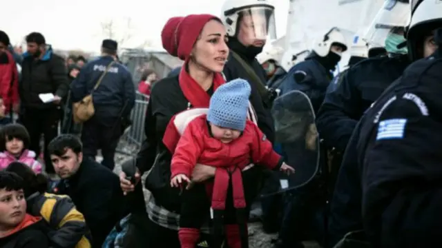 Мигранты на границе с Македонией