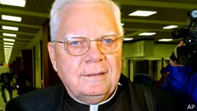 Cardenal Bernard Law